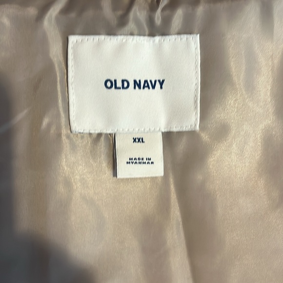 Old Navy Diamond Quilted Lightweight Zip Up Vest (NWT) - Picture 11 of 13